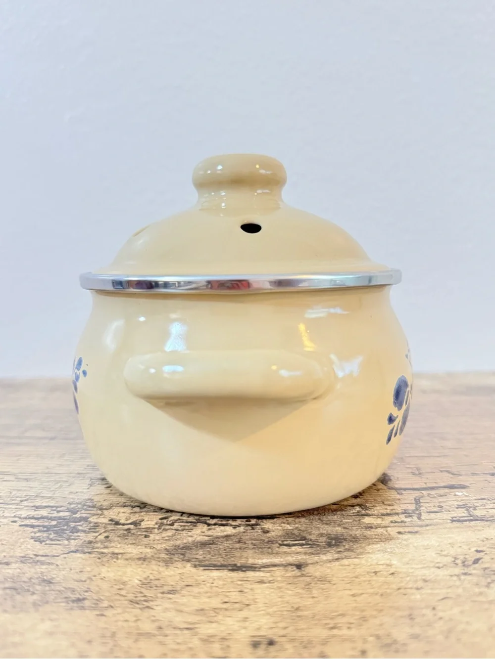 Vintage Pfaltzgraff Yorktowne Garlic Keeper with Lid | Blue Bird